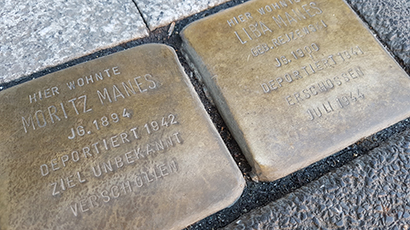 Stolpersteine erinnern an deportierte und ermordeten jüdische Mitbürger (c) NR